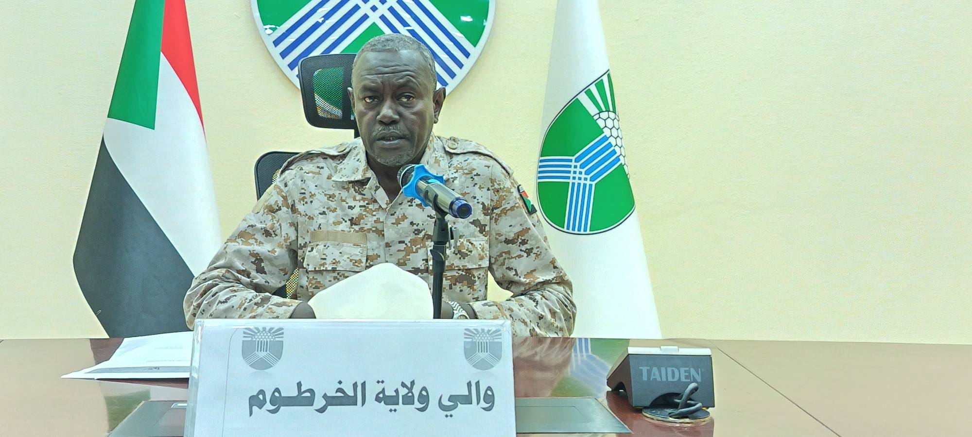 الوالي يؤكد مسؤولية الجميع في الأمن ويعرب عن سعادته بعودة الصحافة الورقية والصحفيين إلى المشهد الإعلامي في الخرطوم.