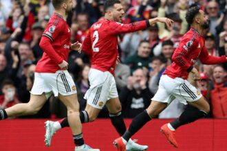 مانشستر يونايتد يفوز على ليفربول 3-2 ويضمن عودة دوري الأبطال