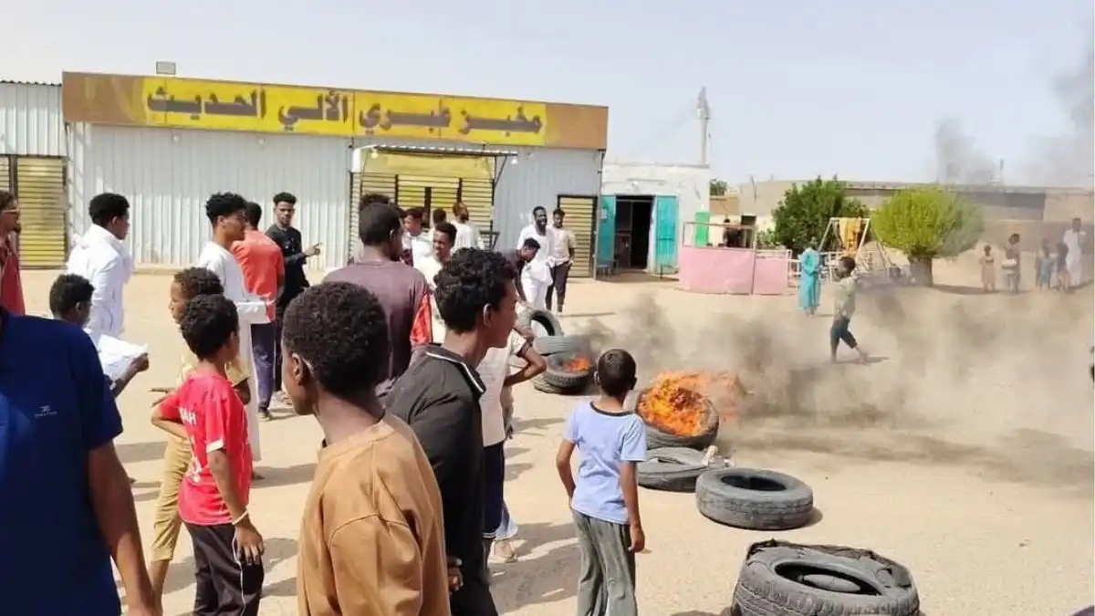 احتجاجات عبري تتحول إلى مواجهات مع السلطات بسبب أزمة الكهرباء المتفاقمة.
