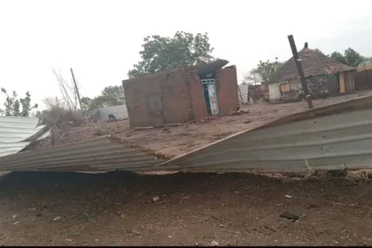 انهيار 150 منزلاً في باسندة بسبب أمطار غزيرة وحذيرات من موسم متباين