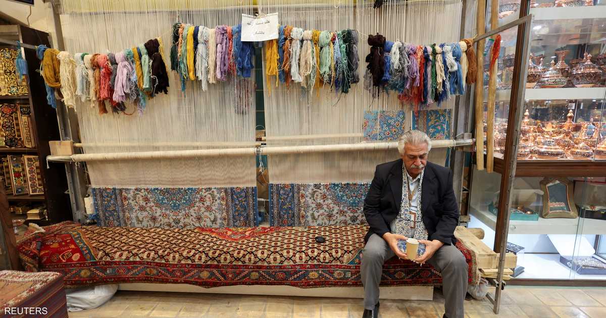 تراجع صادرات السجاد الإيراني إلى أدنى مستوياتها بسبب العقوبات والحرب والأزمات الاقتصادية