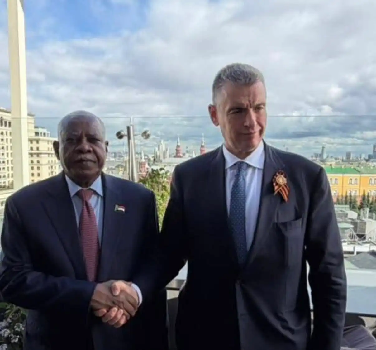 الفريق أول السوداني يلقي الضوء على الأوضاع الداخلية ودعوة لتنسيق دولي ضد المليشيات الإرهابية في مؤتمر الأمن الدولي بموسكو.