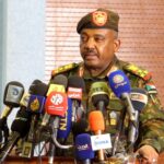 الجيش السوداني يهدد إثيوبيا بالرد بعد كشف أدلة على تورطها في هجمات مسيّرات.