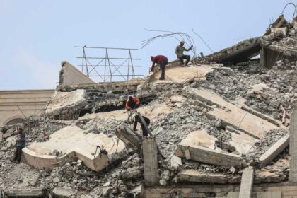 غزة تشهد غارات طائرات مسيرة ومدفعية على مناطق سكنية ونازحين رغم التهدئة