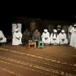 البرهان يزور قرية الكاهلي عازاً أسرة كيكل في مصابها الجلل
