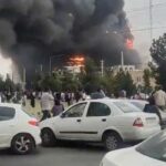الحريق يندلع في مبنى تجاري كبير في إيران وسط تزايد الضغوط على وقف إطلاق النار مع الولايات المتحدة