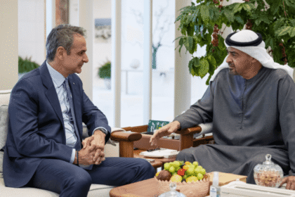 الشيخ محمد بن زايد ورئيس الوزراء اليوناني بحثا تعزيز التعاون في مختلف المجالات الإستراتيجية.