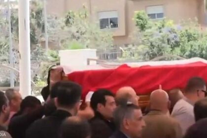 رئيس تحرير: هاني شاكر.. وفاة أمير الغناء العربي وتشييعه بمشاركة واسعة من الفنانين والمسؤولين