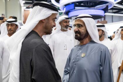 رئيس دولة الإمارات يطلع على أحدث التقنيات المقدمة لدعم الإنتاج المحلي وتنويع الاقتصاد الوطني