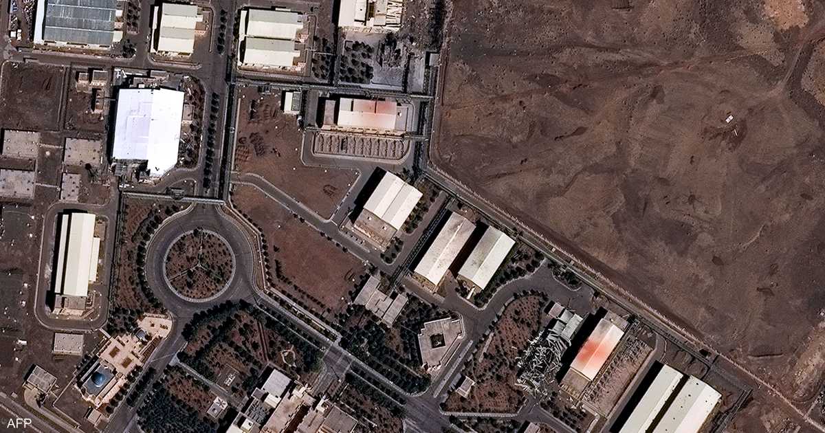 التراب أمام مداخل أنفاق جبل بيكاكس يثير تساؤلات حول مقاصد إيرانية في مجمع النووي جنوب نطنز.