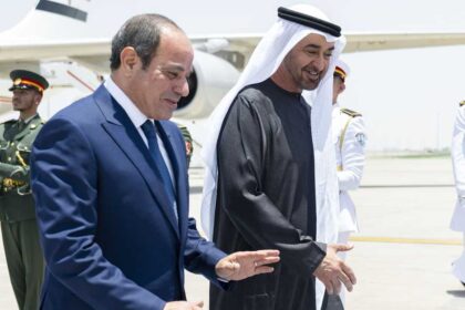 رئيس دولة الإمارات والرئيس المصري يبحثان العلاقات والتعاون المشترك وتطورات الإقليم ويدين الرئيس المصري الاعتداءات الإيرانية على الإمارات