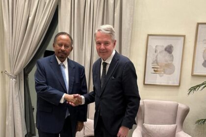 حمدوك يلتقي المبعوث الأممي لبحث حل الصراع في السودان ووقف إطلاق النار