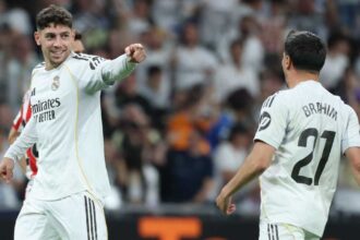 مشادة كلامية تطورت إلى شجار بين لاعبي ريال مدريد فالفيردي وتشواميني