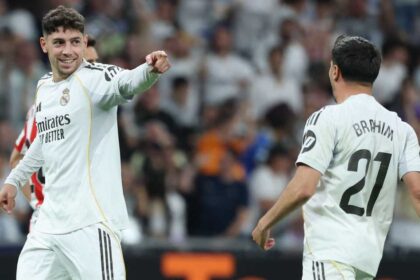 مشادة كلامية تطورت إلى شجار بين لاعبي ريال مدريد فالفيردي وتشواميني
