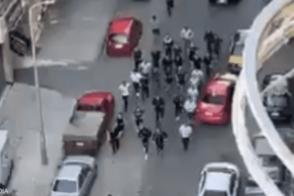 ماكرون يظهر في الشارع في زيارة رسمية لمصر لدعم الشراكة الاستراتيجية مع السيسي.