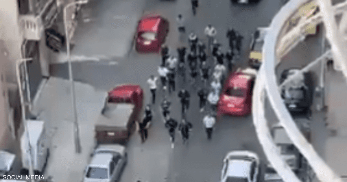 ماكرون يظهر في الشارع في زيارة رسمية لمصر لدعم الشراكة الاستراتيجية مع السيسي.