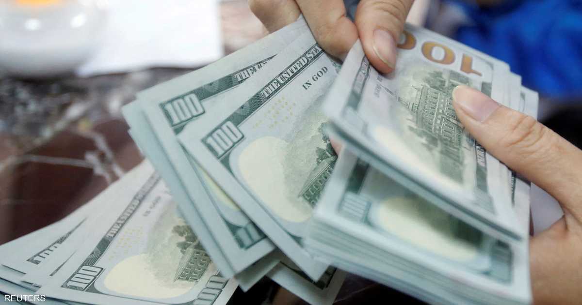 التحقيق يكشف صفقات ربحية قبل انخفاض أسعار النفط