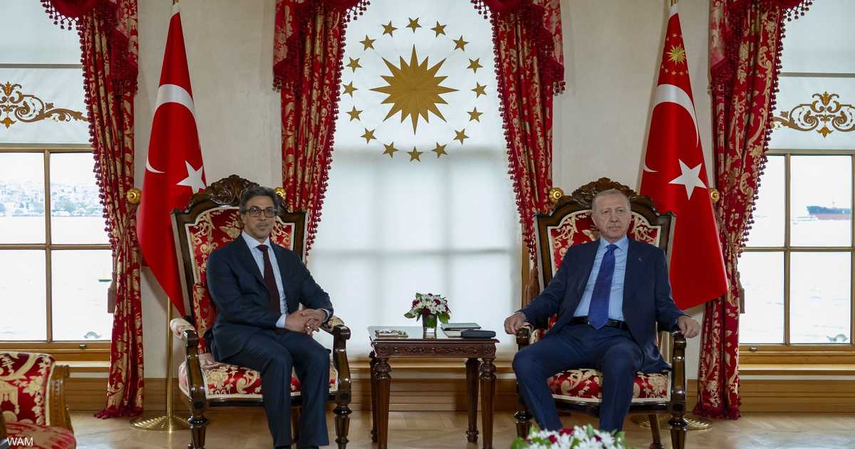 الشيخ منصور بن زايد يلتقي نظيره التركي لبحث التعاون والقضايا الإقليمية