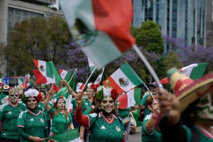 إنهاء العام الدراسي في المكسيك قبل موعده بسبب الموجة الحارة والكأس العالمي يثير جدلاً واسعاً.