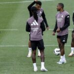 تسريبات داخلية تثير الريبة بين لاعبي ريال مدريد ويتزايد البحث عن مصدرها.
