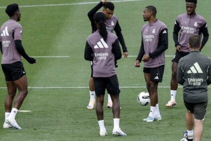 تسريبات داخلية تثير الريبة بين لاعبي ريال مدريد ويتزايد البحث عن مصدرها.