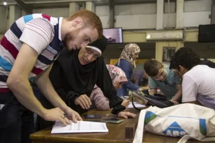 إغلاق ملفات اللجوء بالقاهرة ومطالبة السوريين بدعم مالي للعودة.
