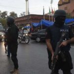 انفجار سيارة ملغومة واشتباكات تودي بحياة 12 من أفراد الأمن في باكستان