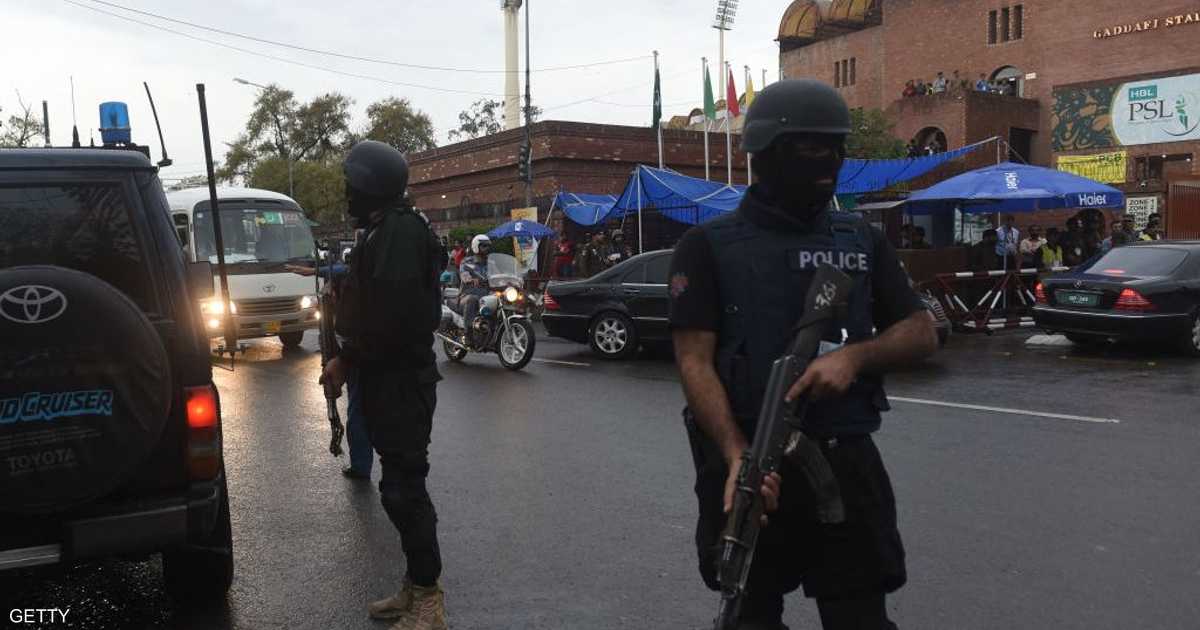 انفجار سيارة ملغومة واشتباكات تودي بحياة 12 من أفراد الأمن في باكستان
