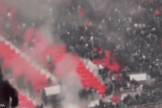 شغب في مدرجات مباراة الجيش الملكي والرجاء بالرباط وتوقيف 136 شخصا