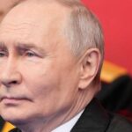 بوتين يؤكد تفضيله لشرودر بين السياسيين الأوروبيين ويشدد على دور أوكرانيا وروسيا في الحل السلمي.