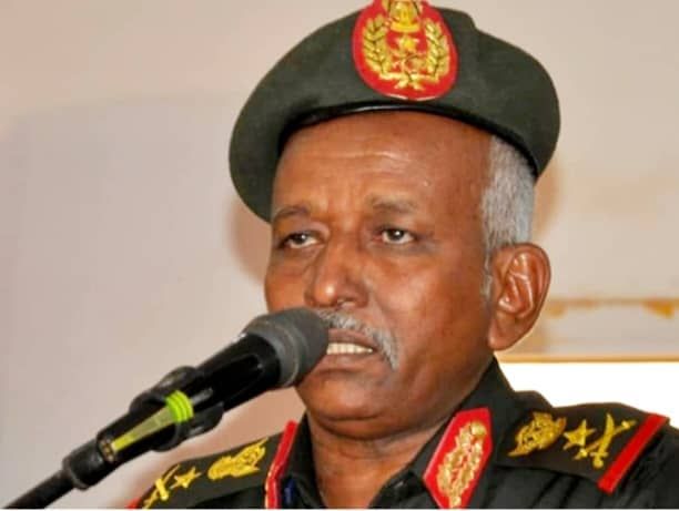 الفريق أول ركن منور عثمان نقد ينفي تصريحات متداولة منسوبة إليه بشأن القوات المسلحة والحركة الإسلامية.