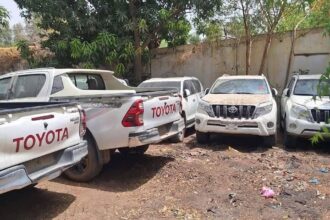 المباحث الجنائية: عهدة سفارة السودان في تشاد 10 مركبات منهوبة خلال الحرب، ونداء لصاحبيها لاستلامها.