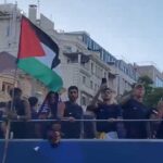 يامال يظهر بحمل العلم الفلسطيني أثناء احتفالات برشلونة بلقب الدوري