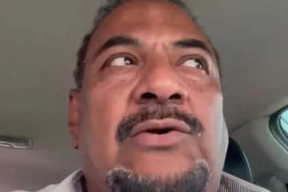 السوداني الفاتح شبو يعلن إطلاق سراحه بعد اعتقال قصير بسببه فيديو مطار الخرطوم.