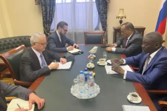 السودان يتهم إثيوبيا والإمارات بتنفيذ هجمات مسيّرة من قاعدة بحر دار ويهدد برد عسكري