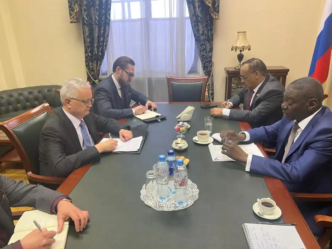 السودان يتهم إثيوبيا والإمارات بتنفيذ هجمات مسيّرة من قاعدة بحر دار ويهدد برد عسكري