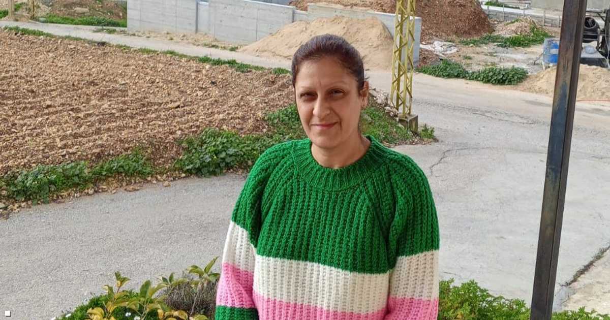 إصرار المدنيين على البقاء رغم خطر السرطان والحصار على الحدود الجنوبية.