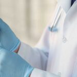 لا تستلق فوراً بعد تناول الدواء لتجنب تهيج المريء