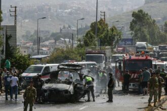 غارات إسرائيلية على لبنان تودي بحياة 8 أشخاص بينهم أم وطفل في صيدا والجنوب.