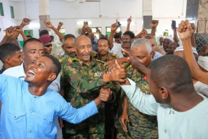 البرهان: حضن الوطن مفتوح لكل من وضع سلاحه والكلمة الأخيرة للشعب السوداني