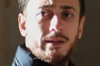 حكم على سعد لمجرد في قضية اغتصاب الشابة المدعية وأمرته بدفع تعويضات.