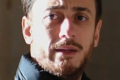 حكم على سعد لمجرد في قضية اغتصاب الشابة المدعية وأمرته بدفع تعويضات.