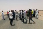 شباب عبري يغلقون شريان الشمال الدولي احتجاجاً على قطوعات الكهرباء الجائرة