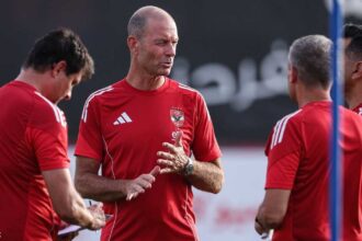 ويلسون توروب مدرب الأهلي في حالة صحية مطمئنة بعد نقله للمستشفى بسبب وعكة صحية