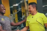 وزير الثروة الحيوانية يظهر مرتديا الزي الرياضي ويدعو للانضمام إلى نادي كمال الأجسام