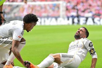 كسر في إصبع كارفاخال يهدد بغيابه عن الكلاسيكو والكأس العالمية