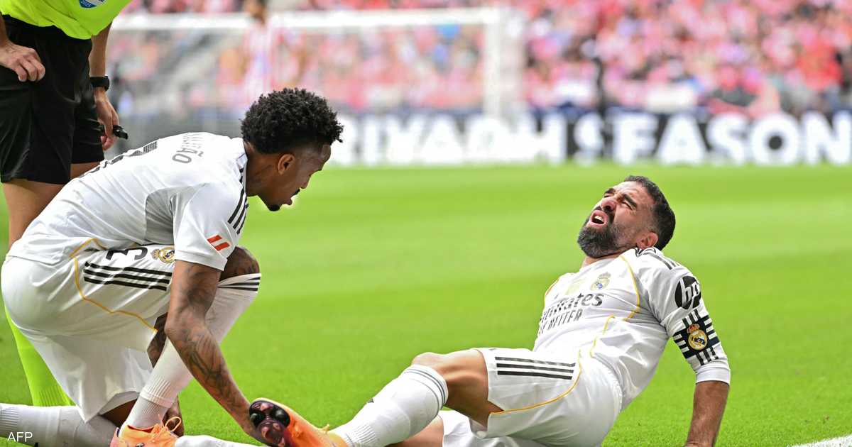 كسر في إصبع كارفاخال يهدد بغيابه عن الكلاسيكو والكأس العالمية