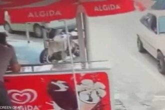 مشتبه به يقتل ثلاثة ويصيب آخرين بإطلاق نار في مرسين