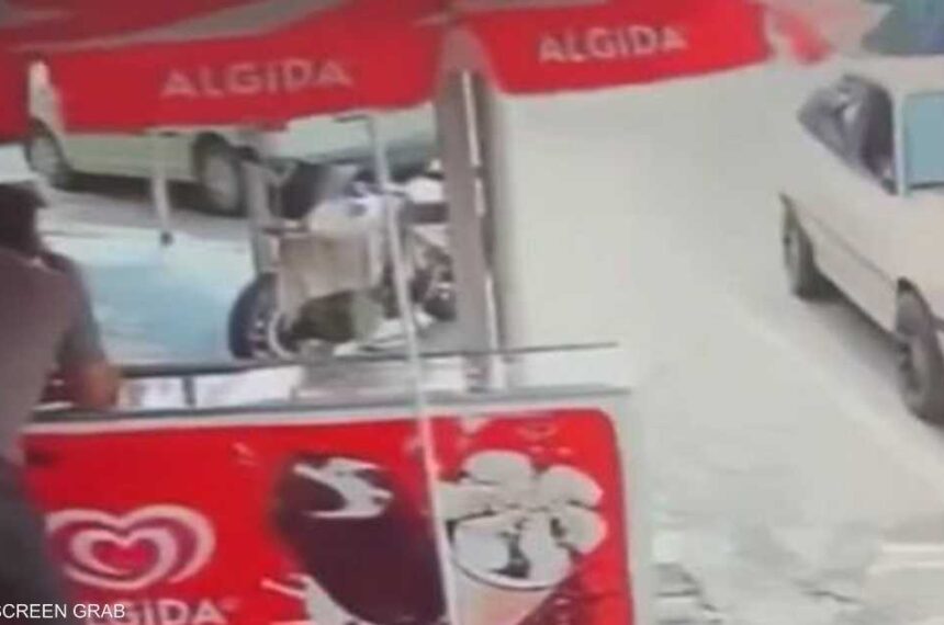 مشتبه به يقتل ثلاثة ويصيب آخرين بإطلاق نار في مرسين