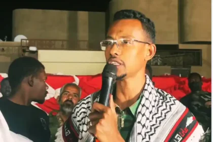 السودان على حافة الهاوية: انتقادات صارخة لرئيس الوزراء إدريس وسط غياب القيادة وتدخل دولي.